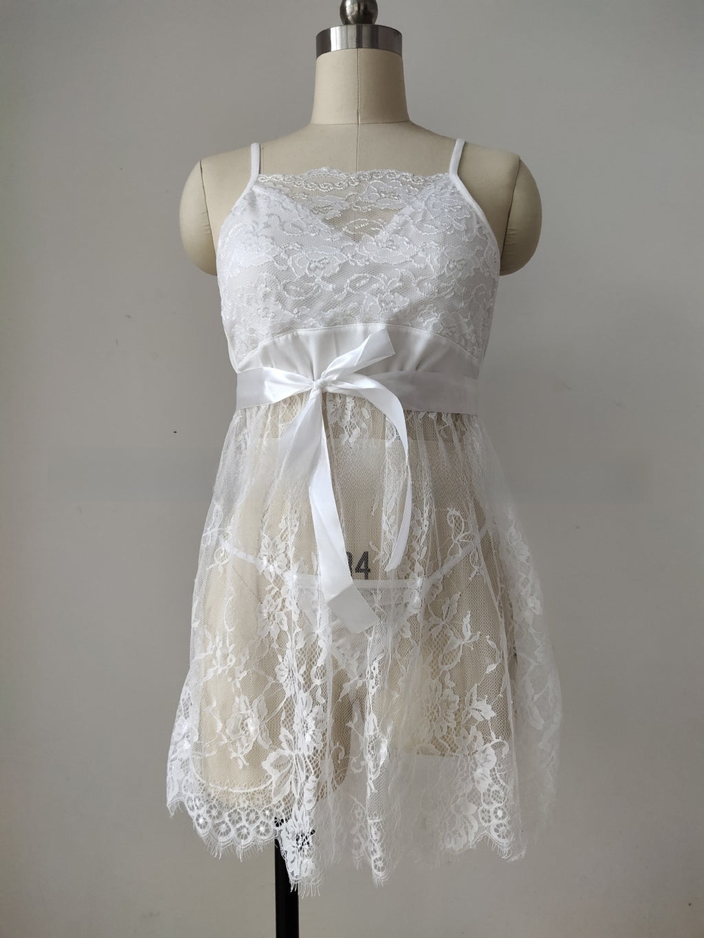 Sleeveless Lace Nightdress with Sling Design